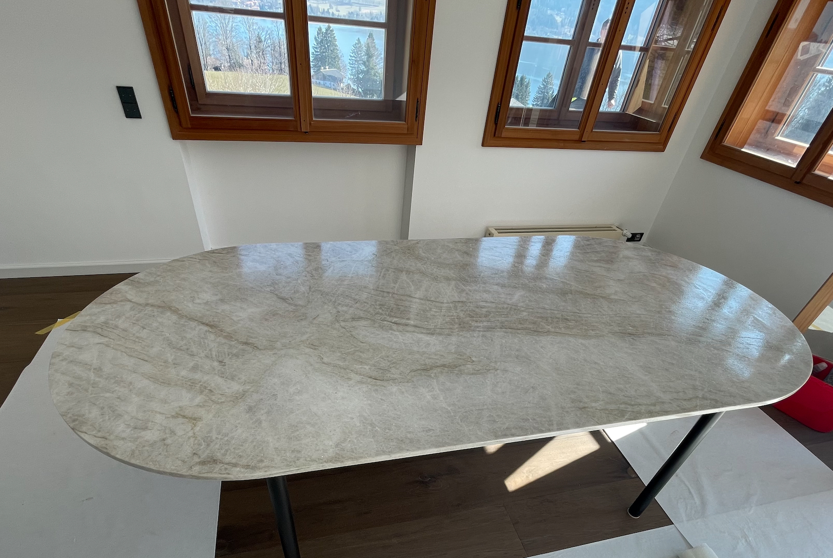 Tischplatten aus Dekton und Silestone