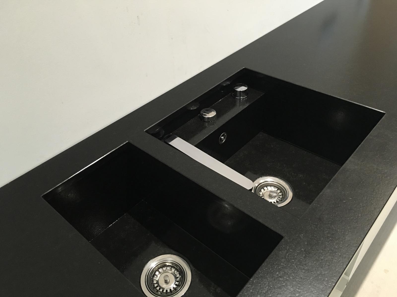 Natursteinbecken Nero Assoluto Natursteinbecken Nero Assoluto