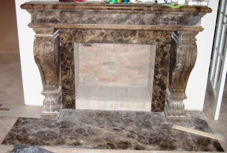 Kamin aus Naturstein