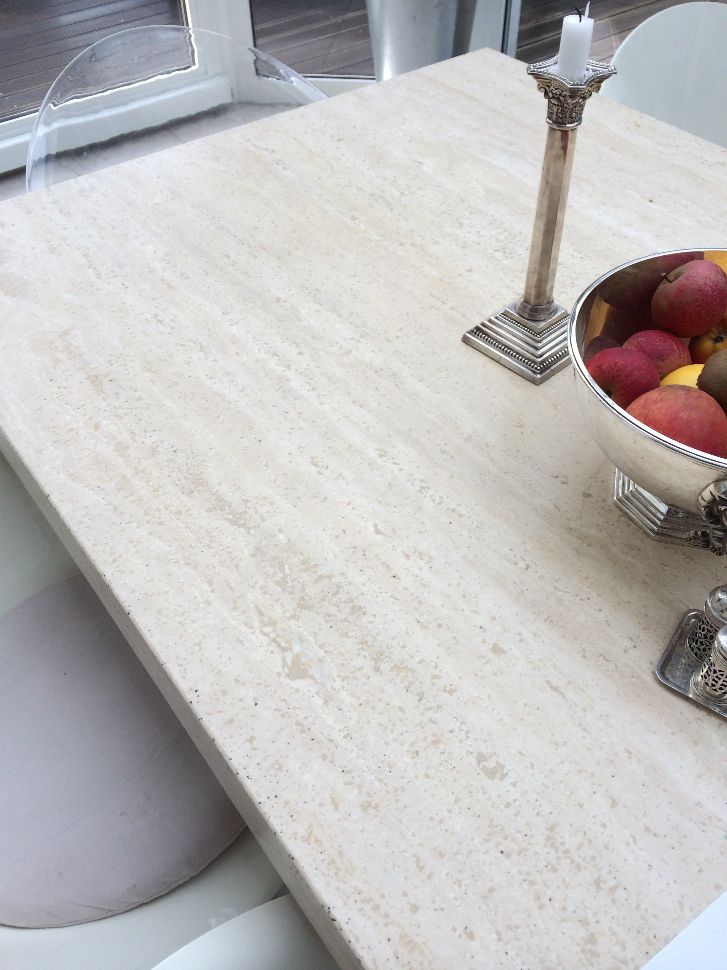 Tischplatten und Tische aus Naturstein