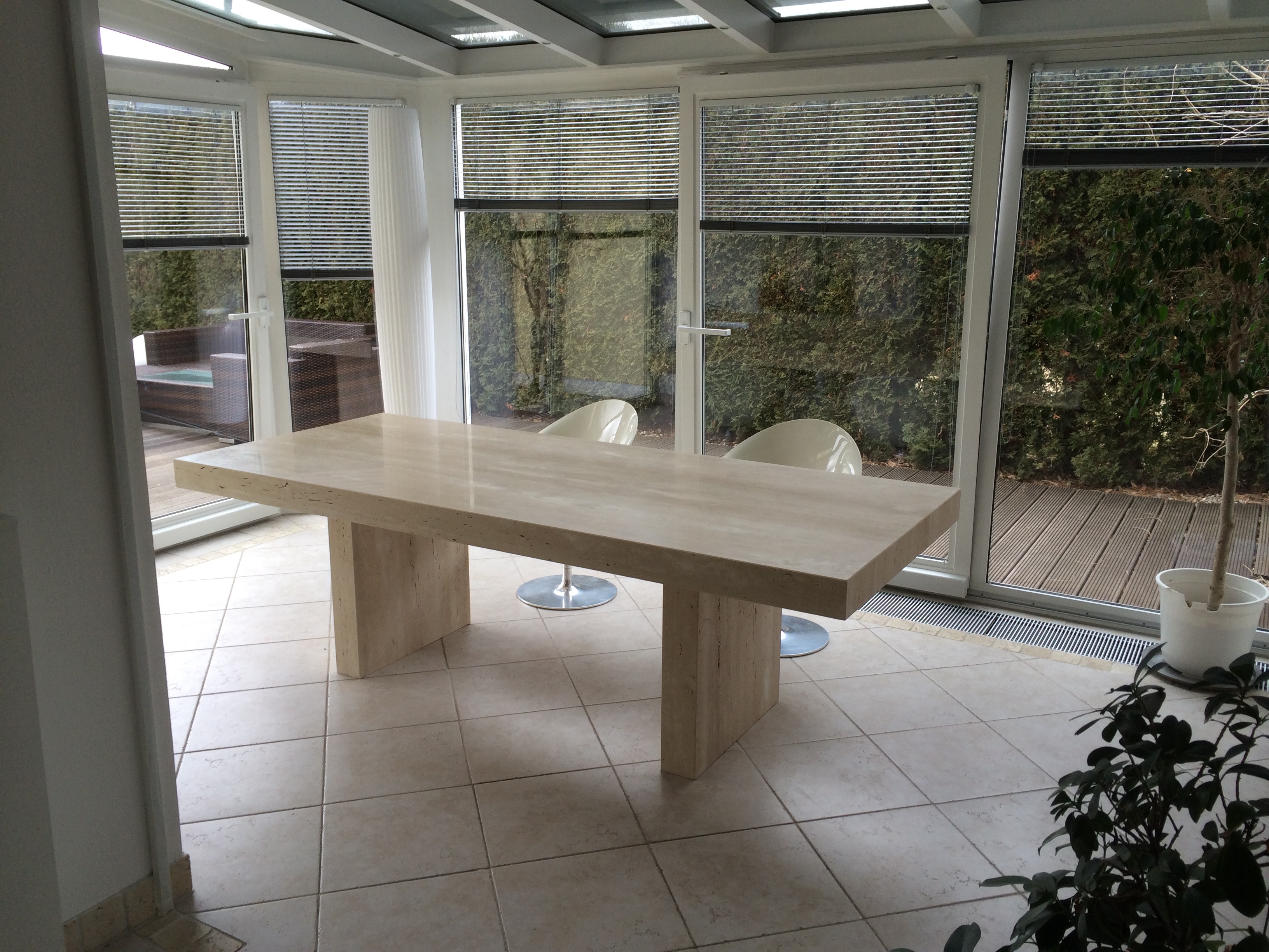 Tischplatten und Tische aus Naturstein