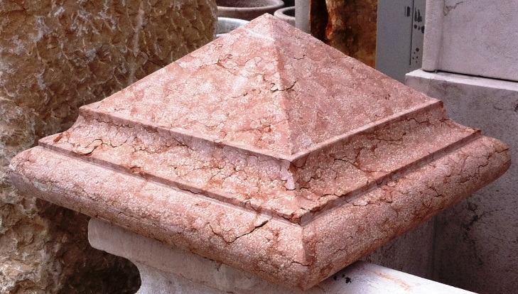 Säulen aus Naturstein