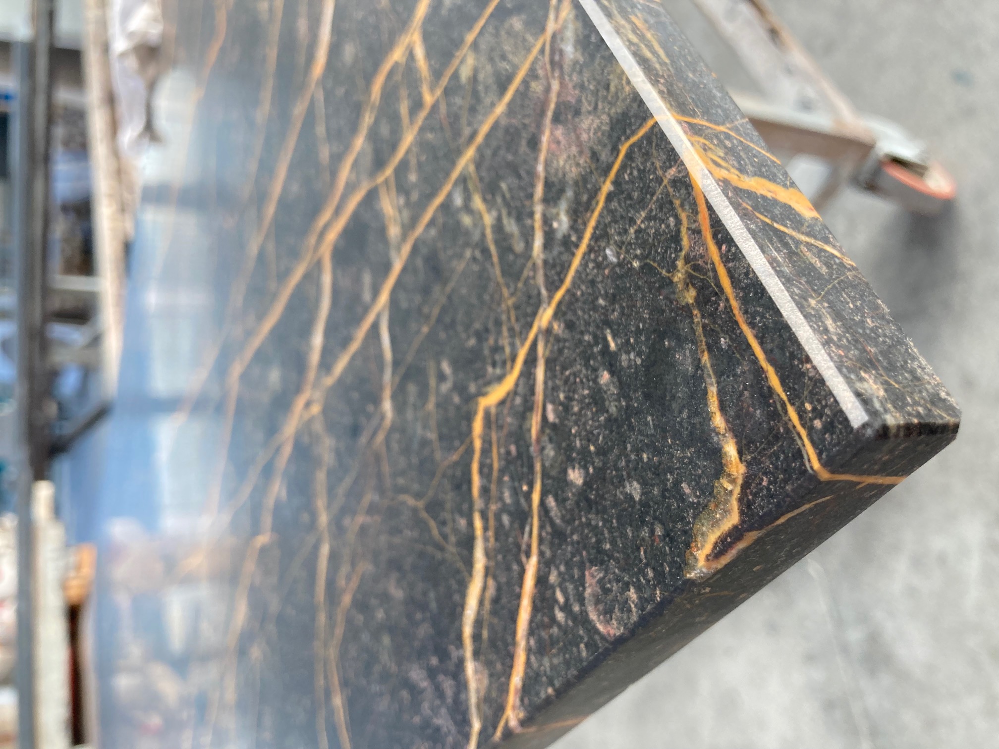 Tischplatten aus dem Marmor Port Laurent