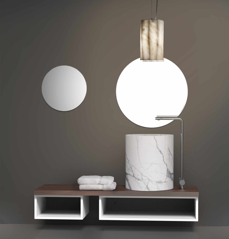 Bad aus Marmor und Keramik