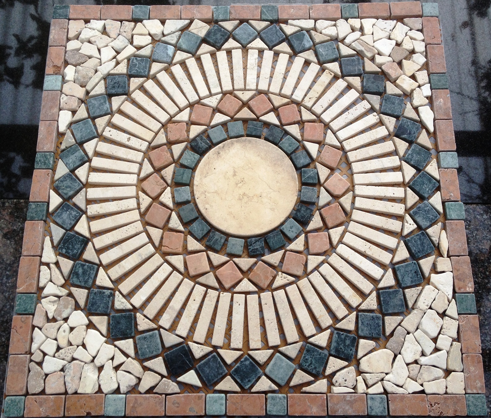 Rosonen aus Naturstein