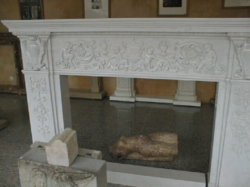 Kamin aus Naturstein