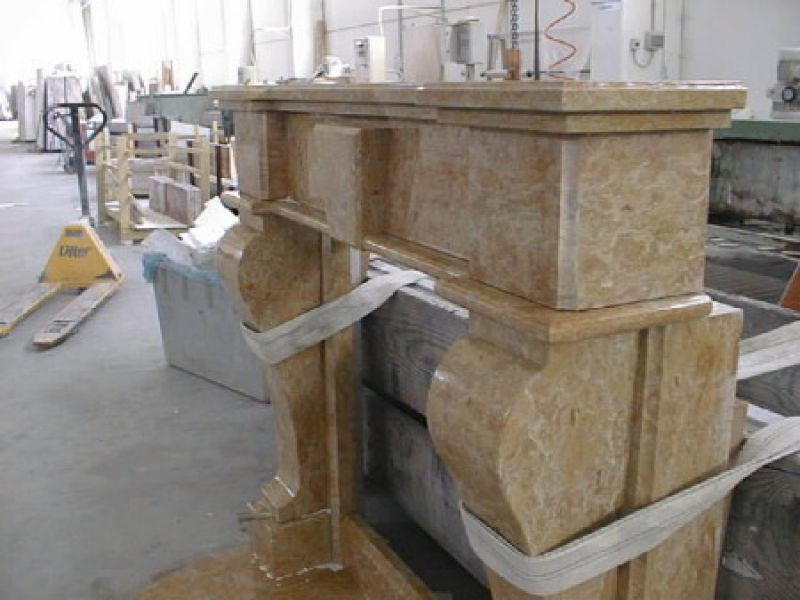 Kamin aus Naturstein