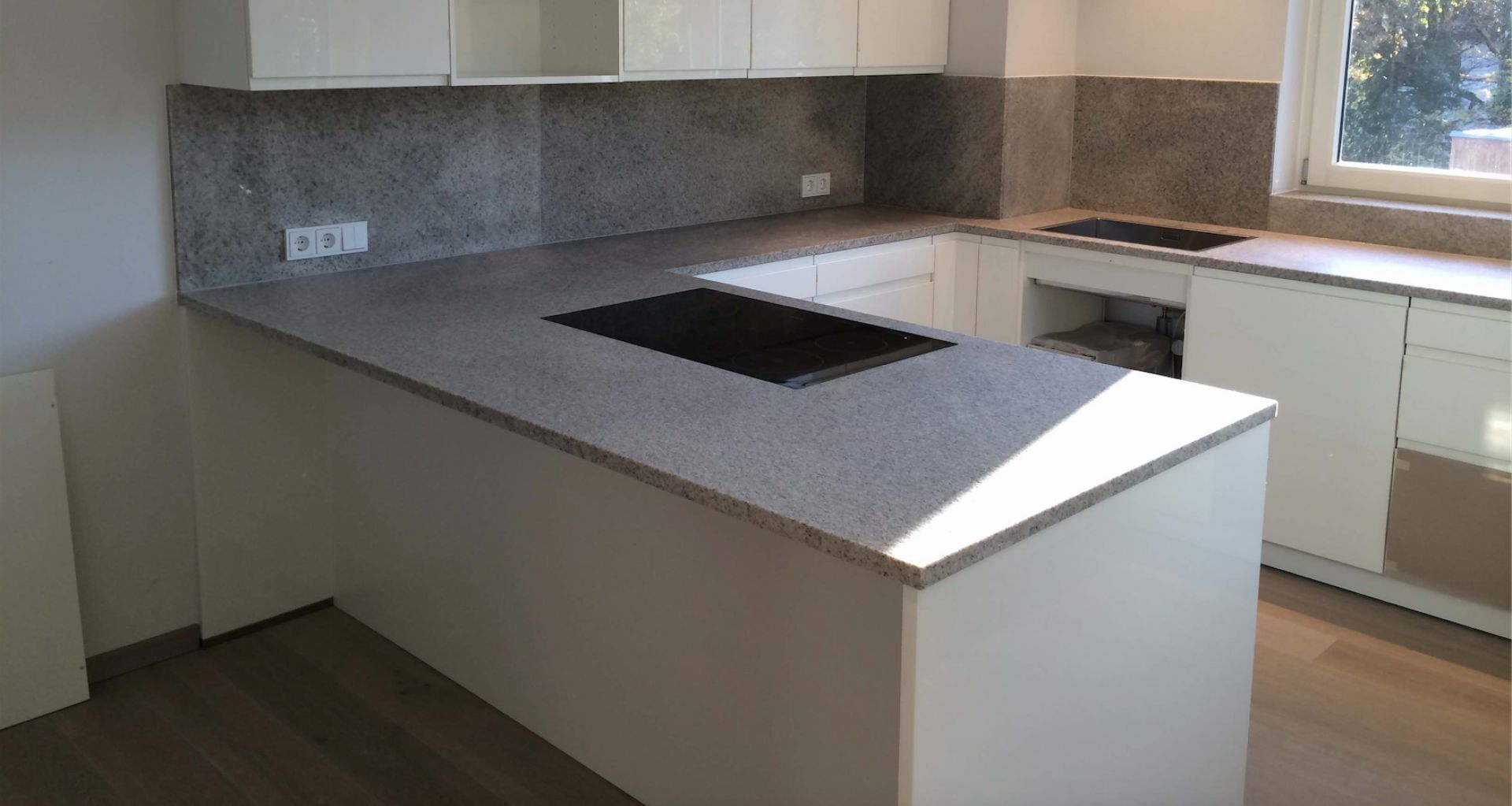 Küchenarbeitsplatten aus Naturstein, Keramik oder Kunststein